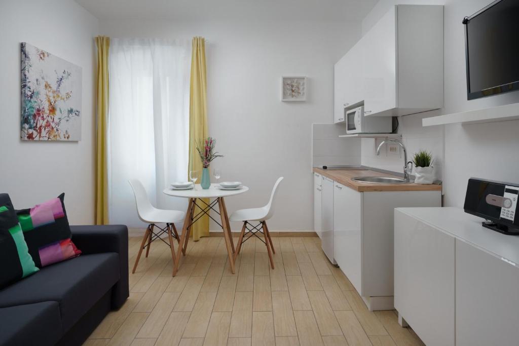 Kuchnia lub aneks kuchenny w obiekcie Apartments Antons