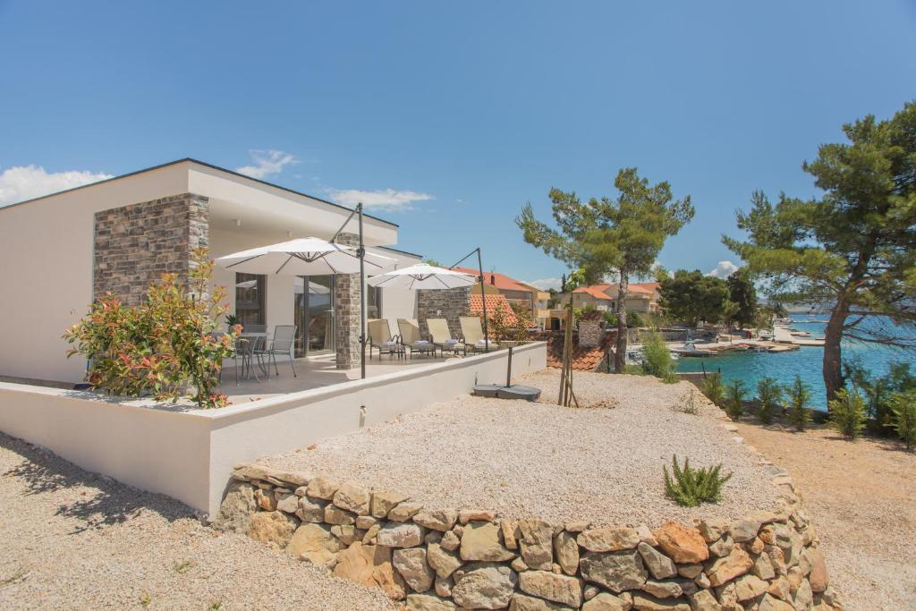 Pansion Zlatna ribica - Casa De Dos Dormitorios Con Terraza Y Vista Al Mar