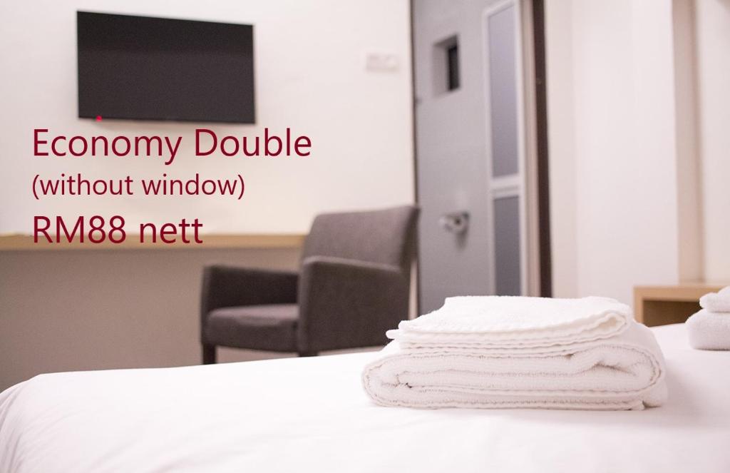 HOTEL RAUB since 1968 - Economy Queen Room