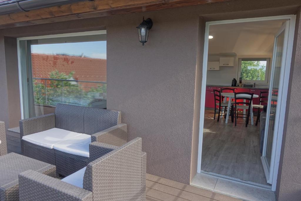 Balkón nebo terasa v ubytování Apartments Laura FARM STAY