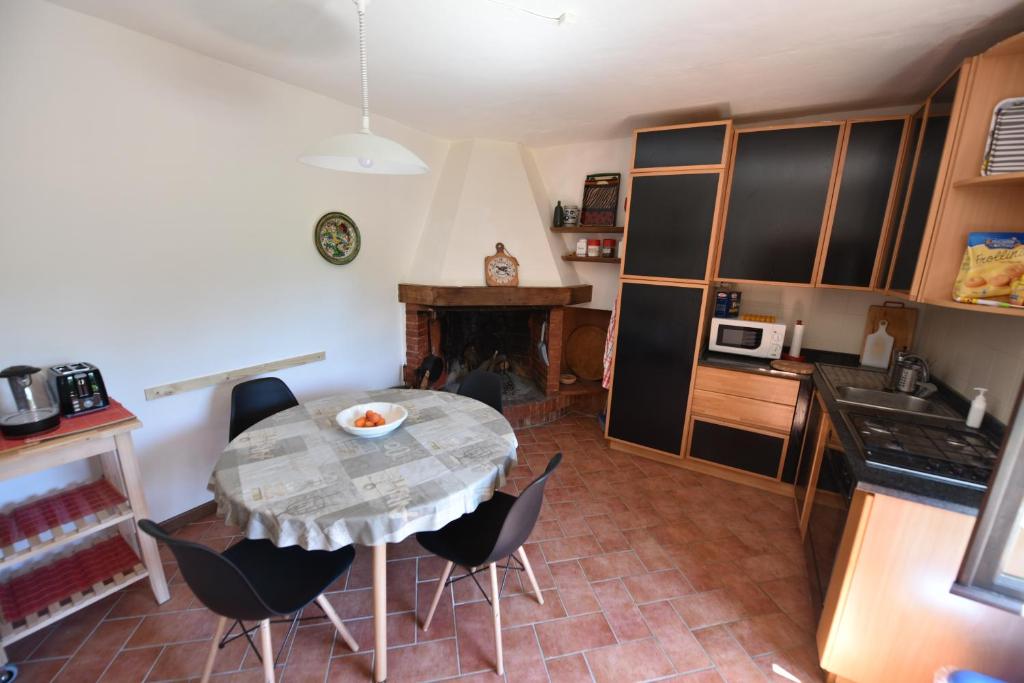 A kitchen or kitchenette at CASE&COLLINE La Prospettiva