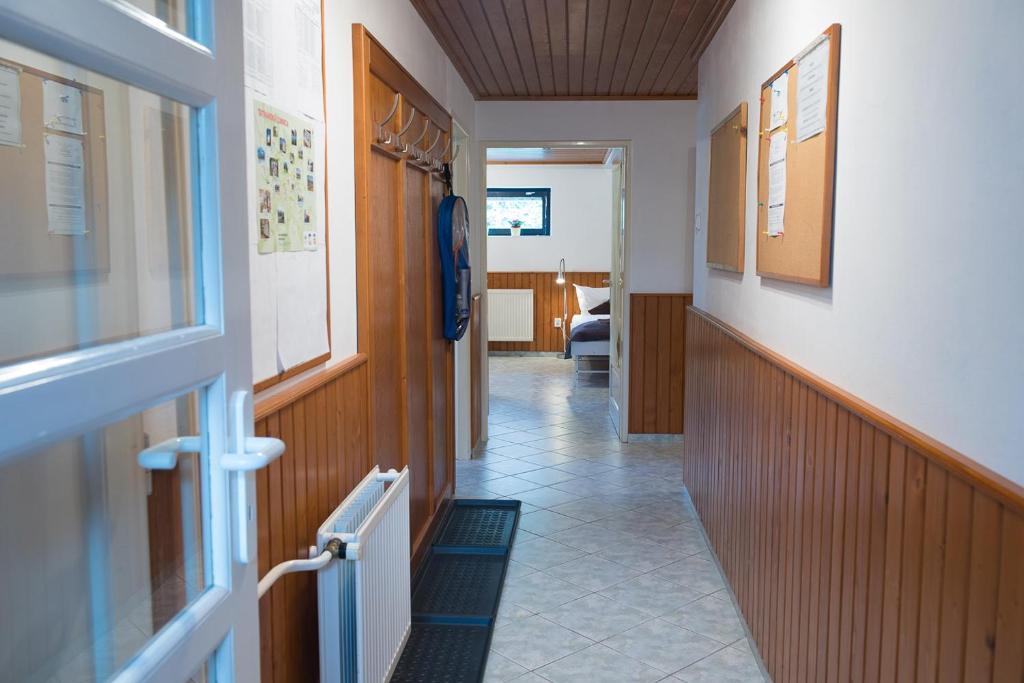 Televízia a/alebo spoločenská miestnosť v ubytovaní Vila Malá Marta