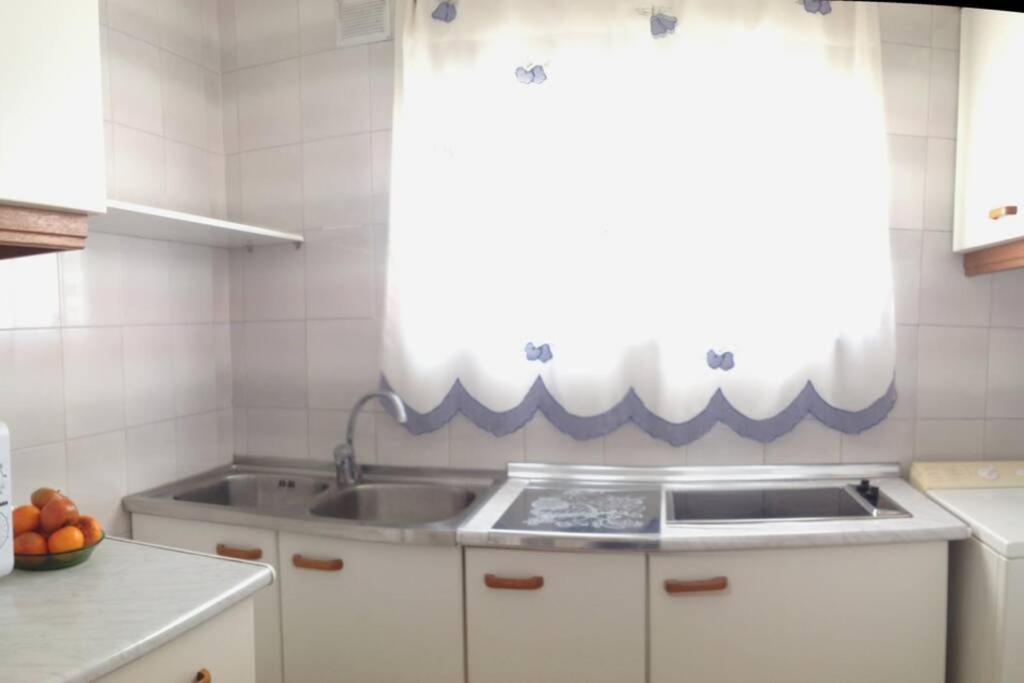 Kuchyň nebo kuchyňský kout v ubytování Apartamento en Playa de Levante Vistas impresionantes