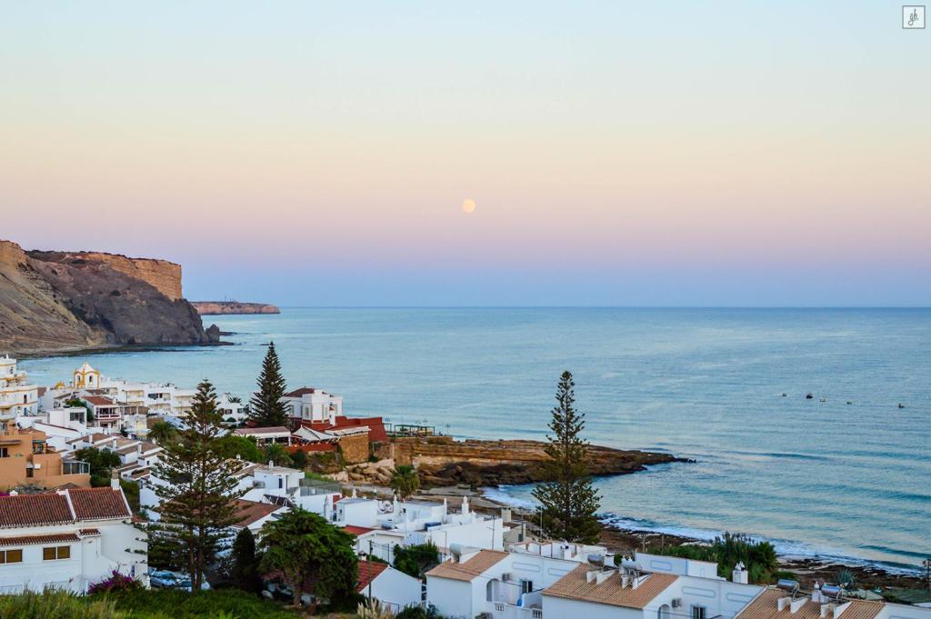 a view of a town and the ocean at Casa Silva in Luz