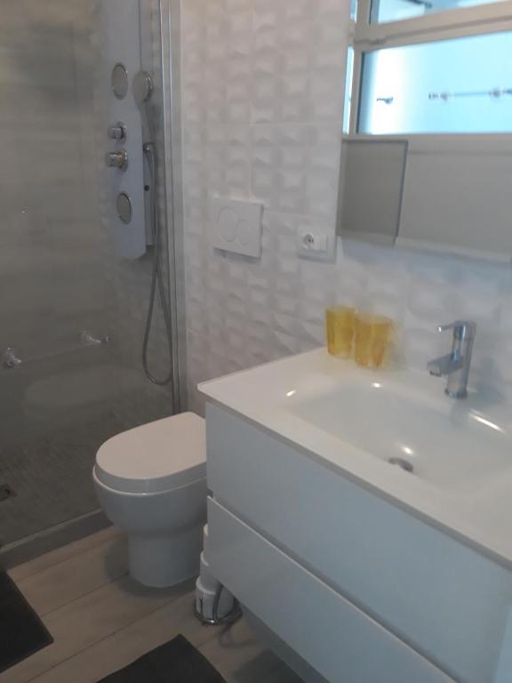 Koupelna v ubytování Le Palais du Tropique appartement vue mer 5é étage avec ascenseur