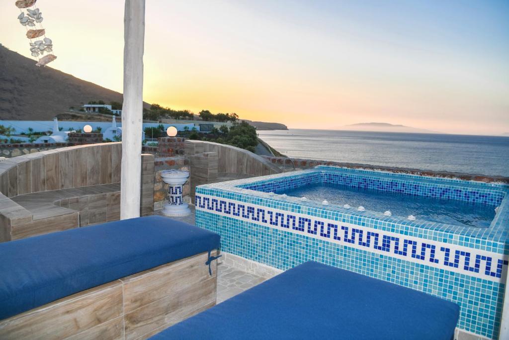 Bazén v ubytování Starlight Luxury Seaside Villa & Suites nebo v jeho okolí