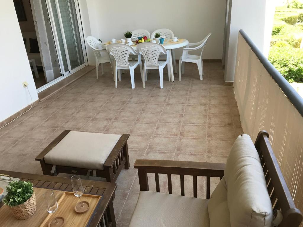Posedenie v ubytovaní Apartamento VenAVera Playa de Baria 2 K-1D Primera Línea Gran Terraza y WIFI
