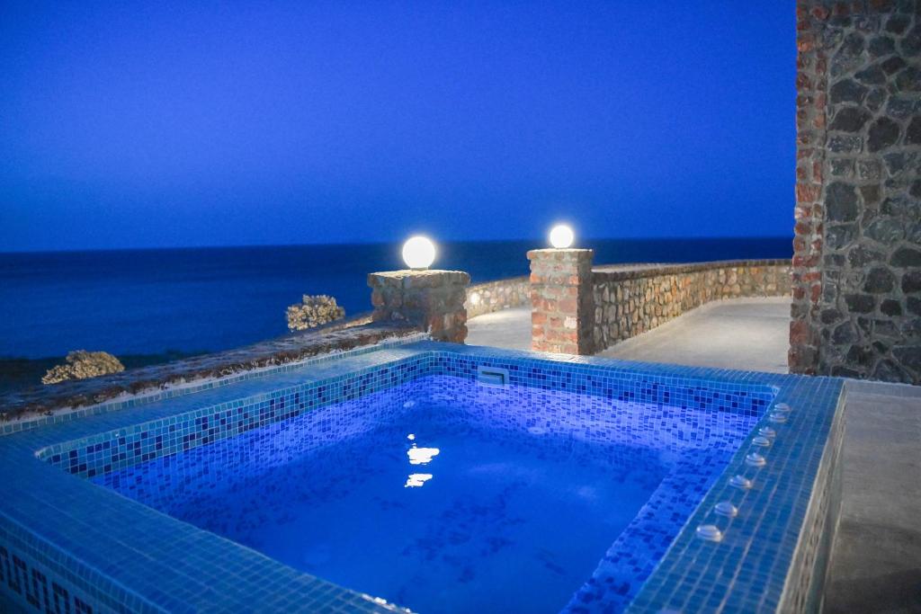Bazén v ubytování Starlight Luxury Seaside Villa & Suites nebo v jeho okolí