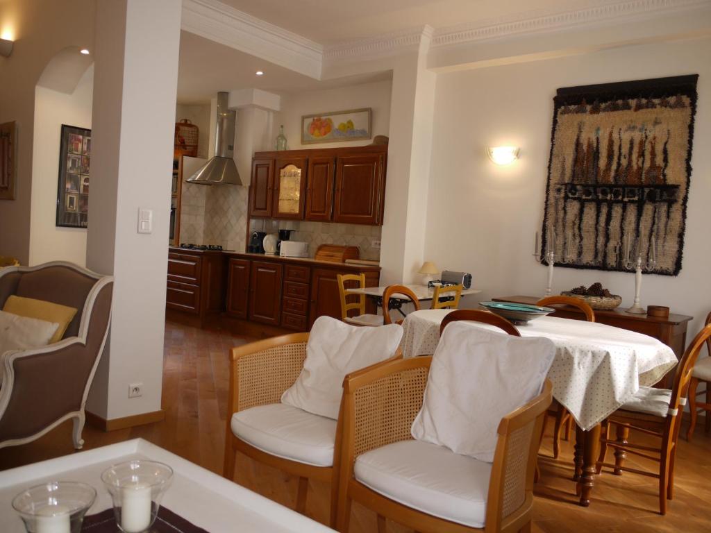 Rossini 1 - a spacious one bedroom apartment in central Nice