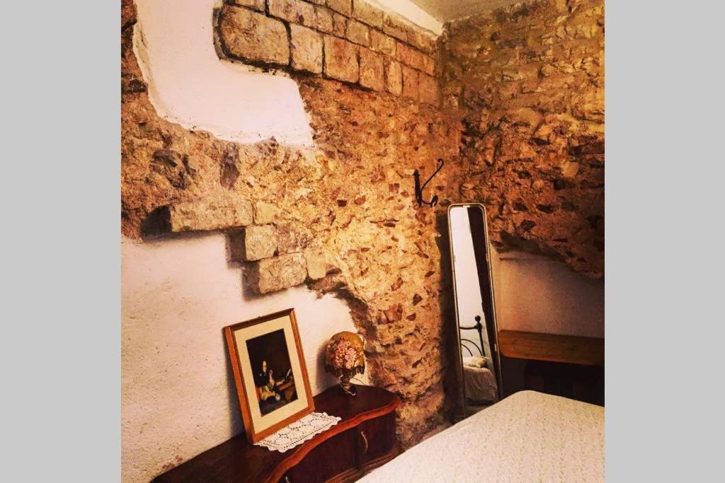 Telewizja i/lub zestaw kina domowego w obiekcie Assisi Anfiteatro Romano