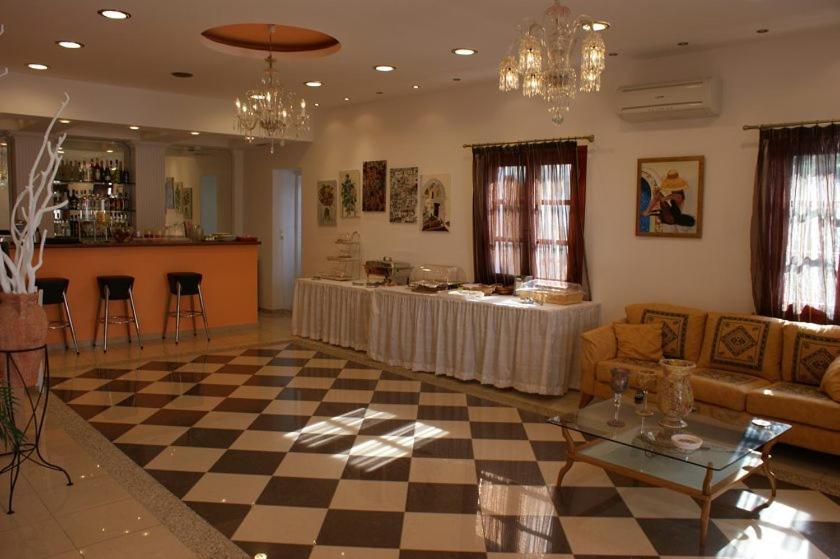 Posezení v ubytování Annita's Village Hotel