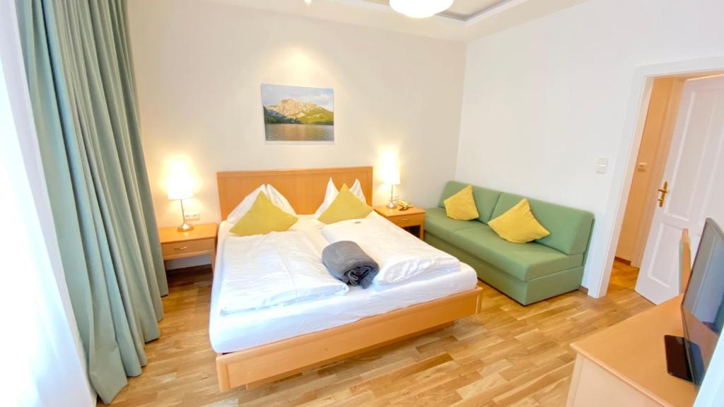 Postel nebo postele na pokoji v ubytování Hotel am See - Seeresidenz