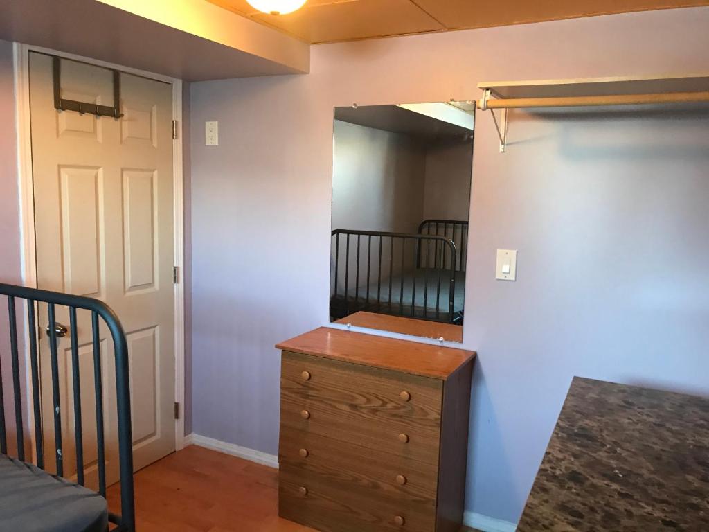 Homestay Ranny's Private Rooms for Rent, Calgary, Canada 