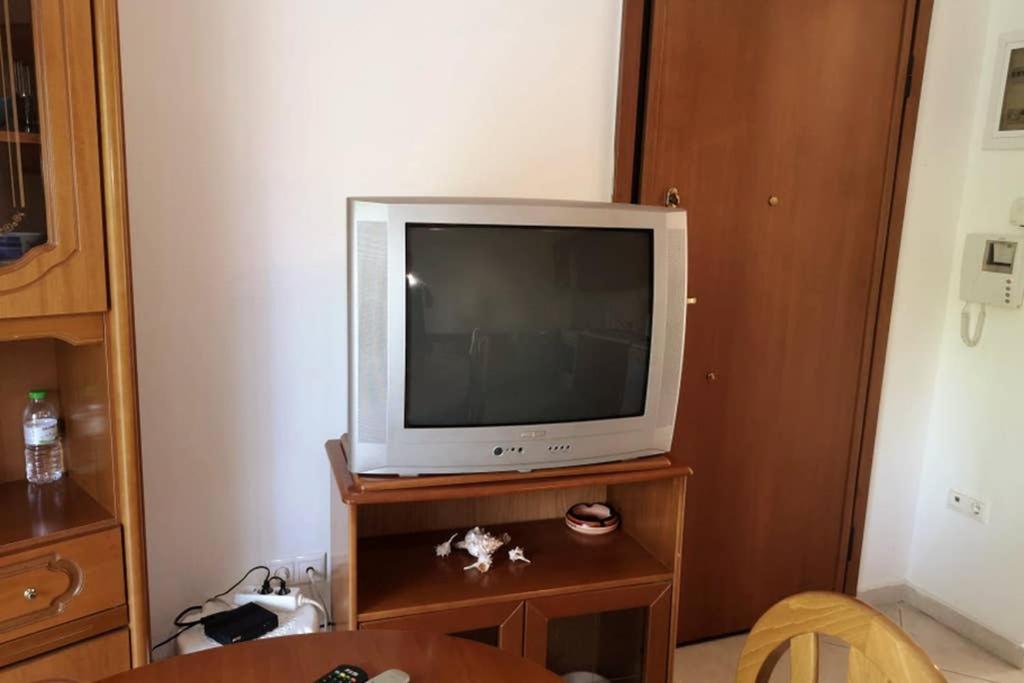 TV a/nebo společenská místnost v ubytování kallikratis apartment