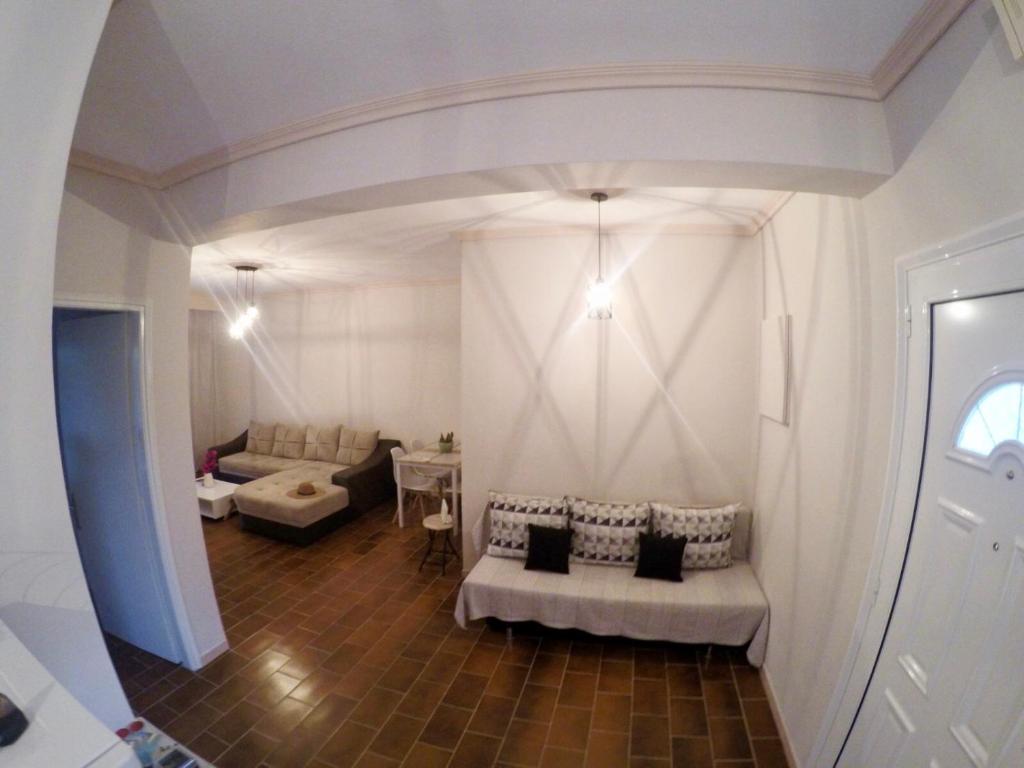 A bed or beds in a room at Anemos Apartment Palio
