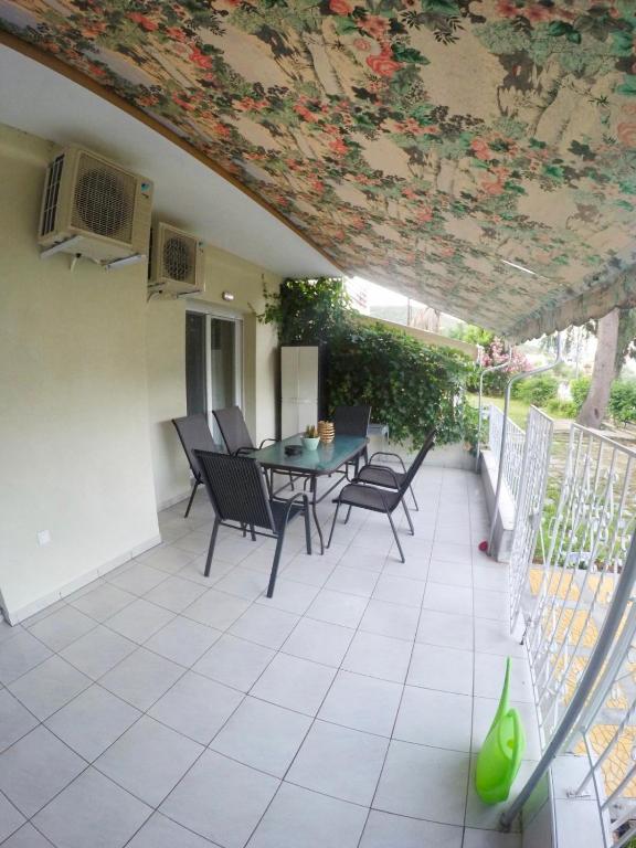 A balcony or terrace at Anemos Apartment Palio