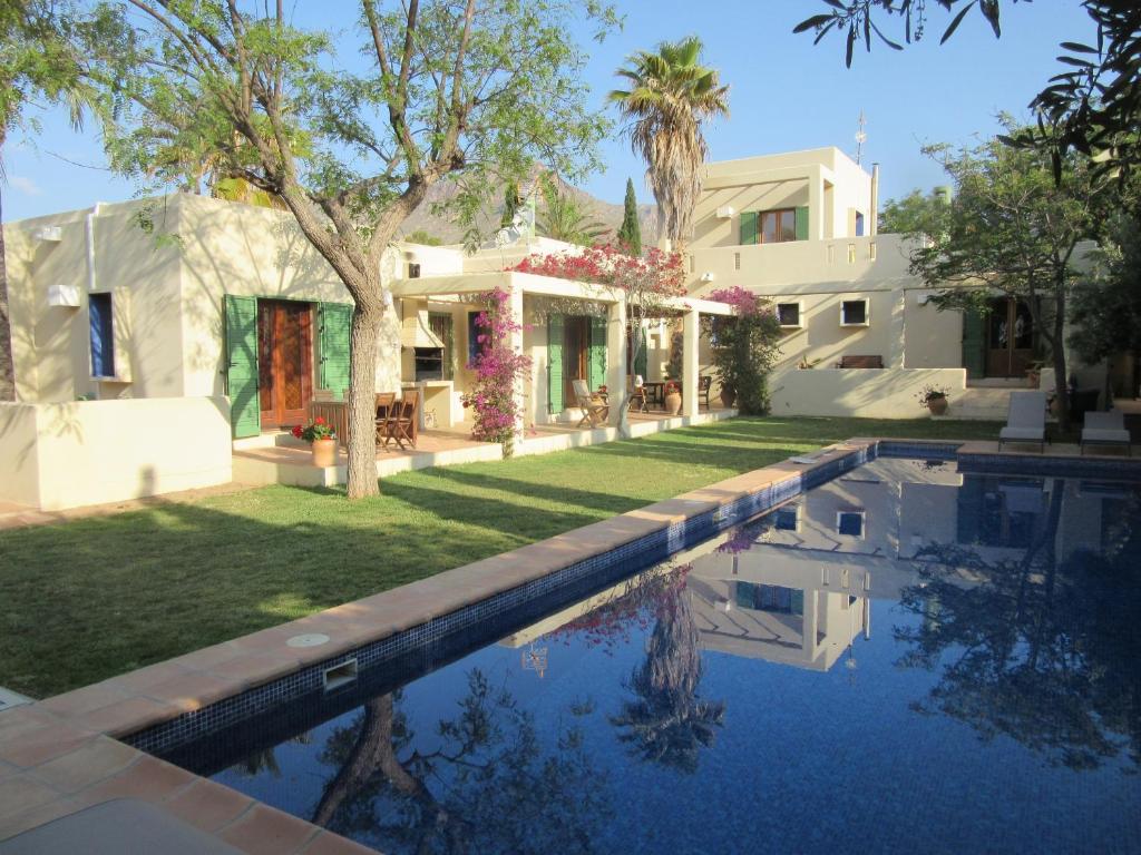 a house with a swimming pool in front of a house at Casa el Arenal in Níjar