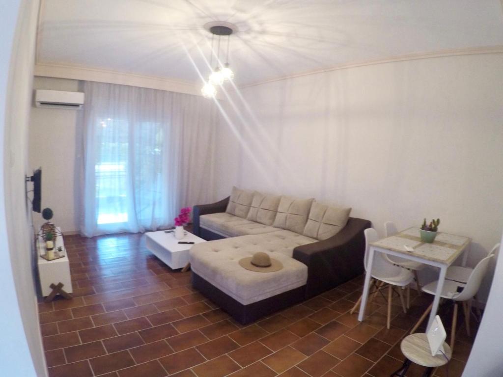 A seating area at Anemos Apartment Palio