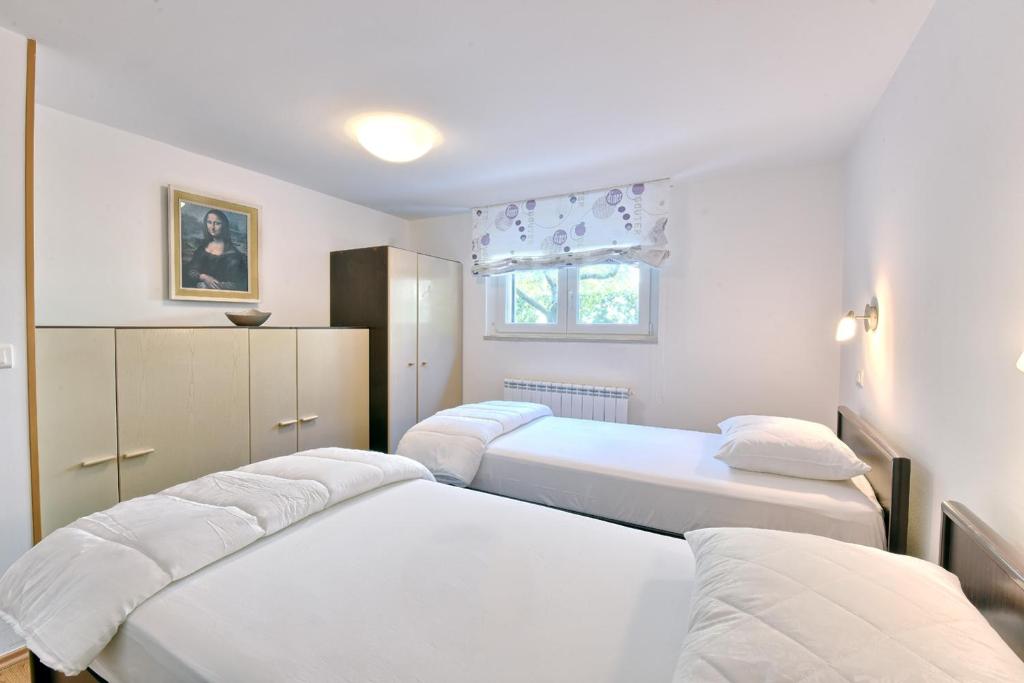 Posteľ alebo postele v izbe v ubytovaní Brezac olive garden apartment