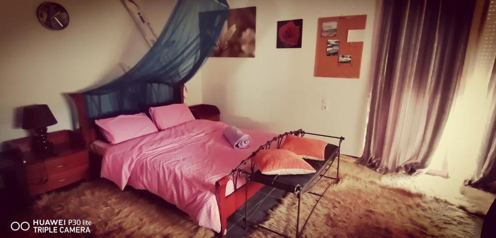 Łóżko lub łóżka w pokoju w obiekcie Rural hοuse