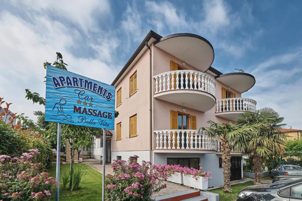 Budova, v ktorej sa apartmán nachádza