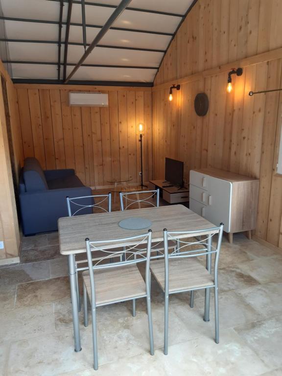 Posezení v ubytování DANSAVAN Chambres d Hôtes Gite