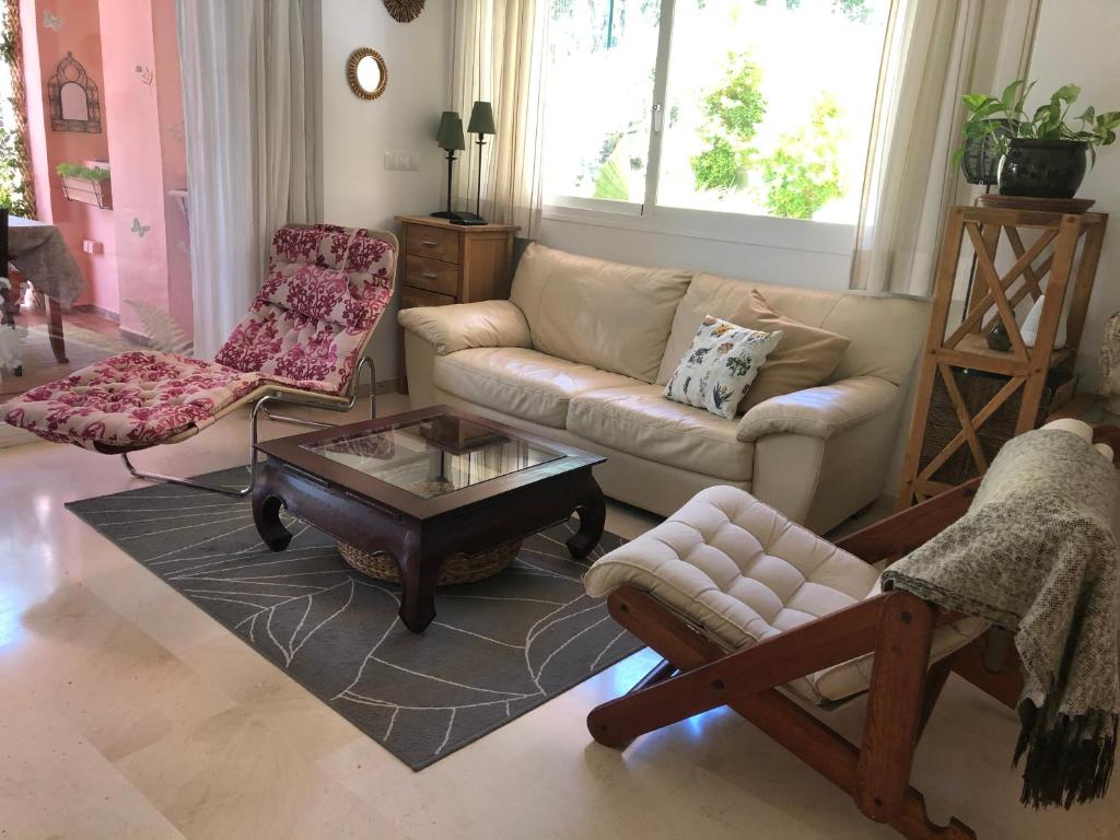 Posedenie v ubytovaní Apartamento 3 Habitaciones Guadalmina Golf WiFi AC