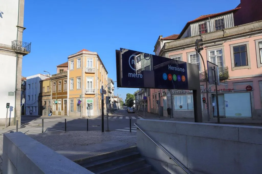 Vibrant Porto Apartments - Heroismo's Metro, Porto, Portugal