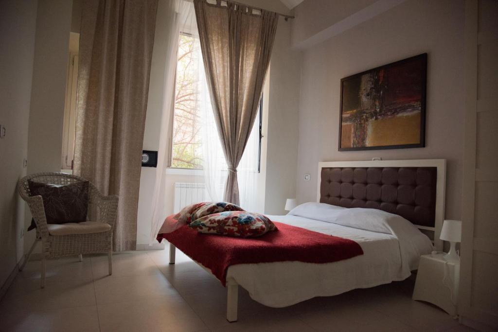 Posteľ alebo postele v izbe v ubytovaní Beautiful and Spacious Apartment next to Termini 10 minutes from Coliseum