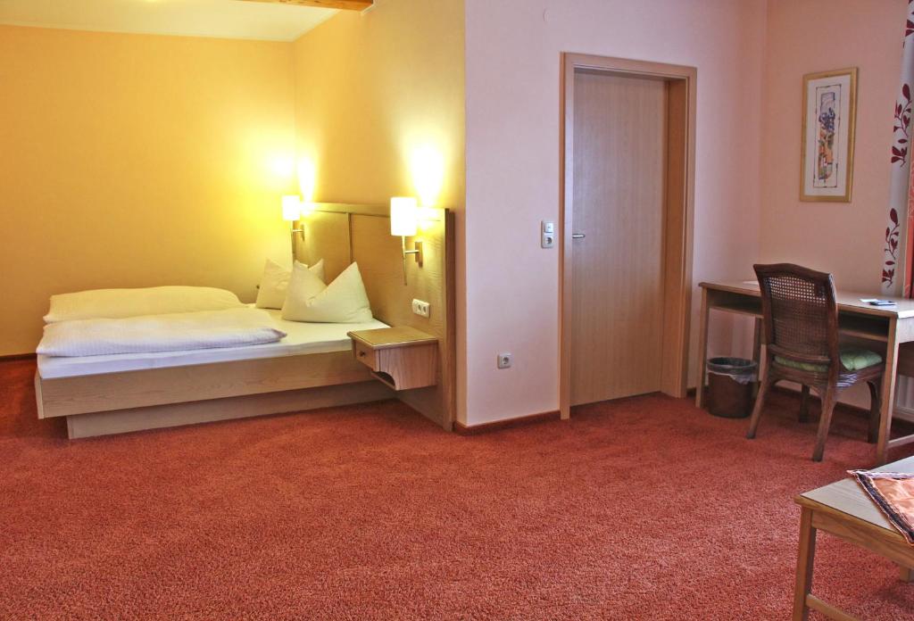 Postel nebo postele na pokoji v ubytování Hotel Igelstadt