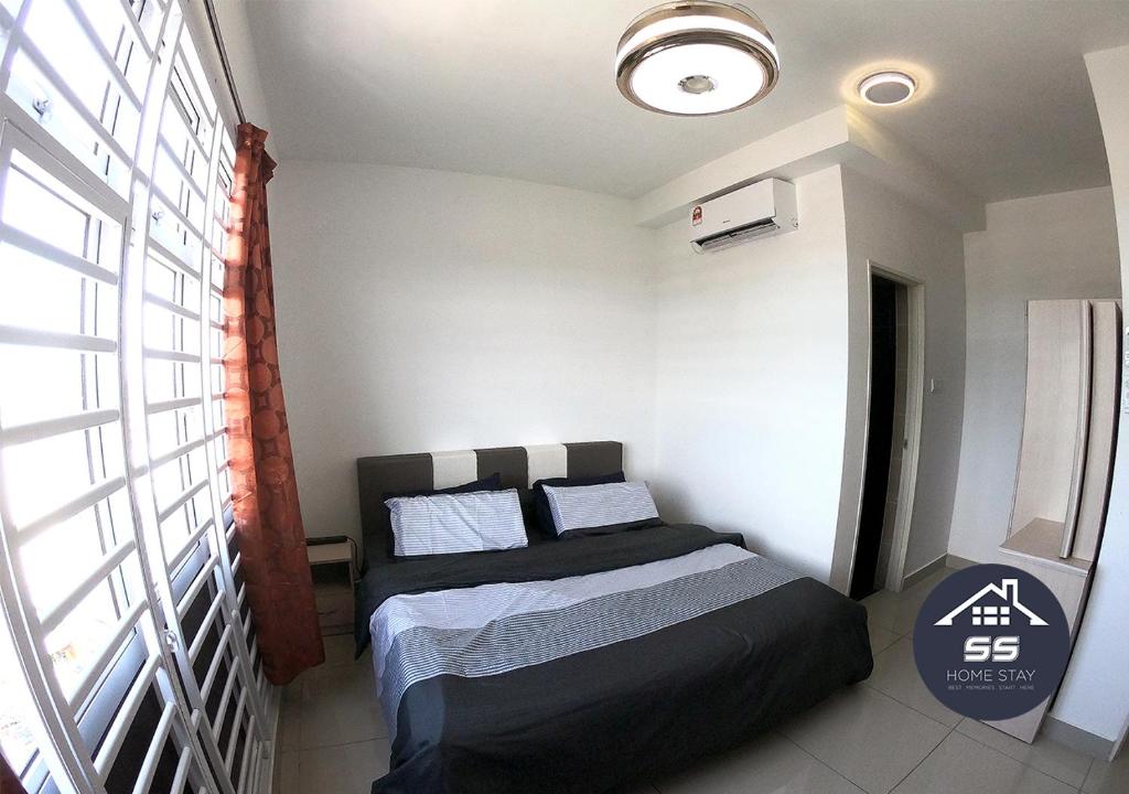 a bedroom with a bed in a room with a window at KULAI HOME STAY @IOI MALL/JPO/AEON/SENAI AIRPORT in Kulai