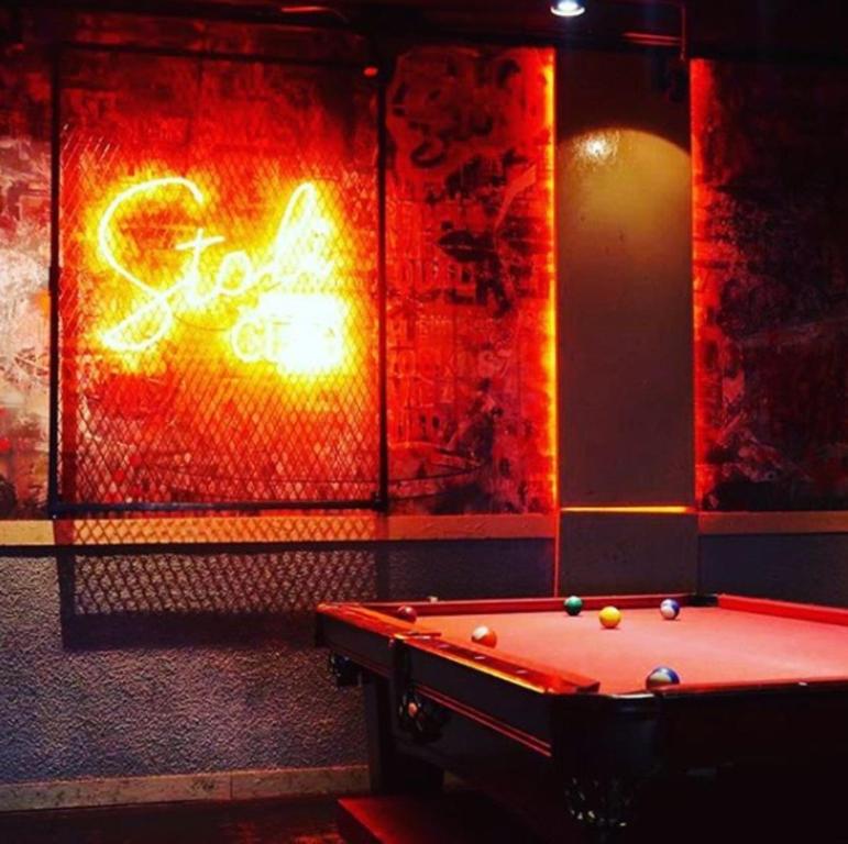 Biliár nebo kulečník v ubytování Armada Avenue Hotel