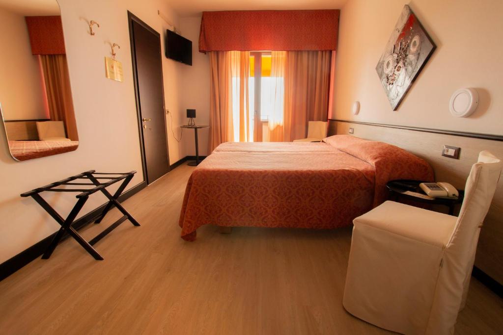 Postel nebo postele na pokoji v ubytování Hotel San Zeno