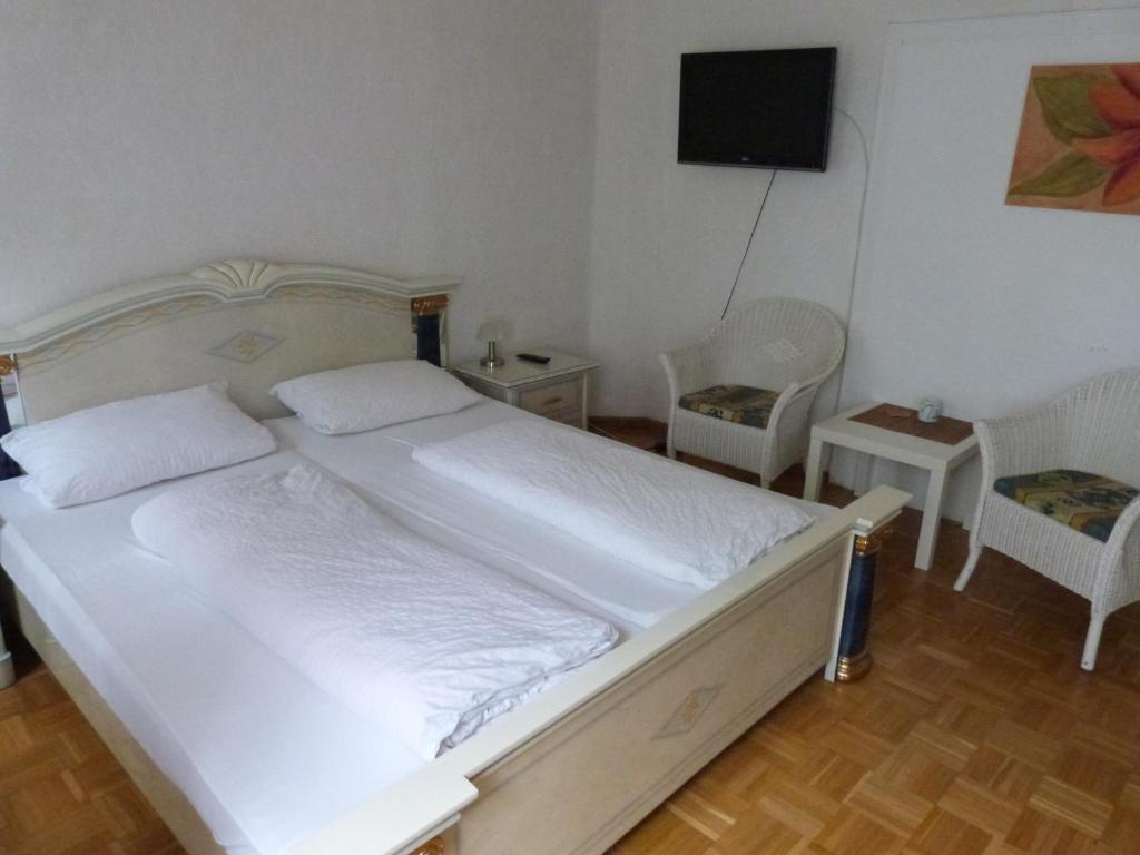 Winzergasthof zum Kellerstübchen - Double Or Twin Room With Bathroom