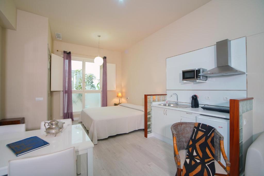 Posteľ alebo postele v izbe v ubytovaní Casa Palacio Cádiz by Luxury Suites Cadiz