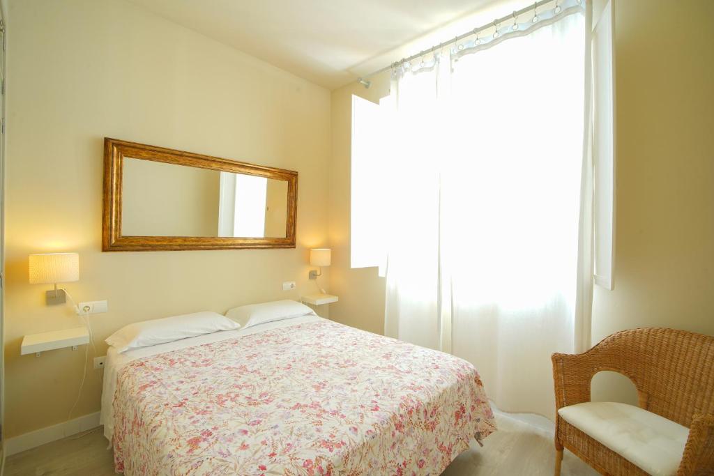 Posteľ alebo postele v izbe v ubytovaní Casa Palacio Cádiz by Luxury Suites Cadiz