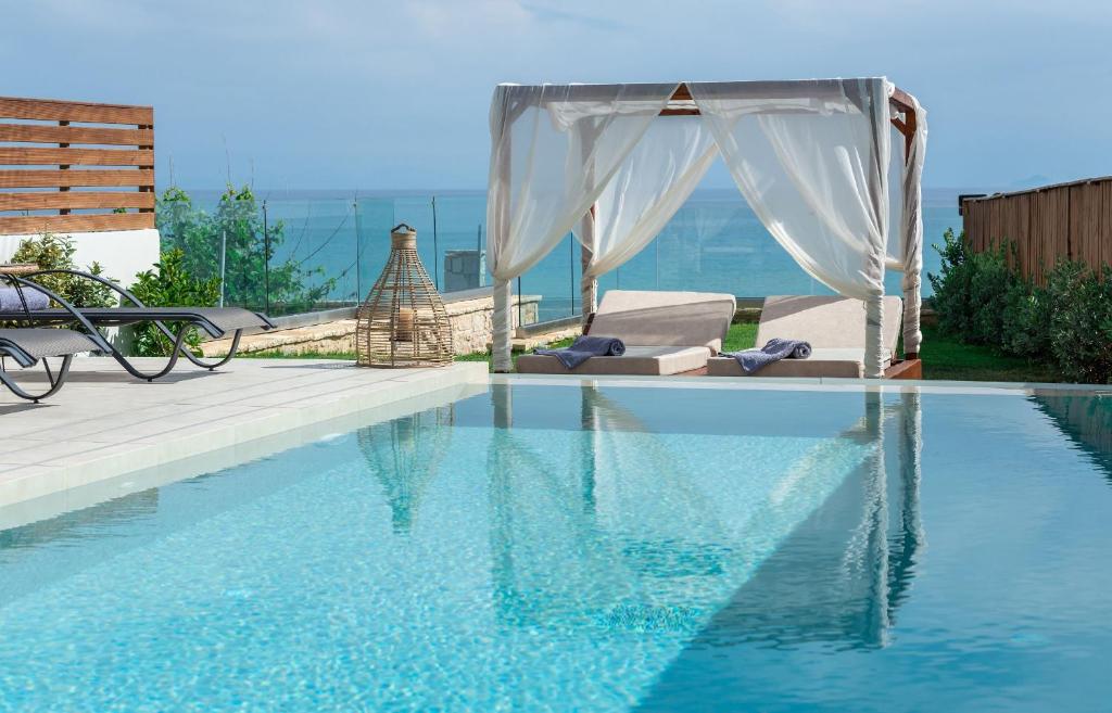 Bazén v ubytování Sabbia D`oro Beach Villa nebo v jeho okolí