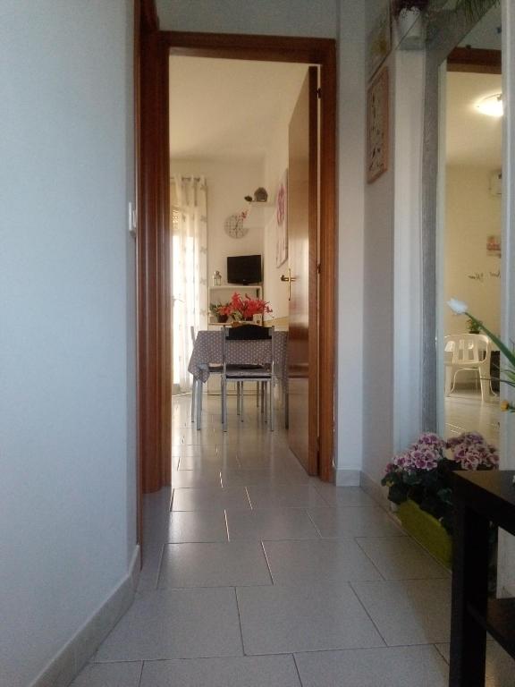 Televízia a/alebo spoločenská miestnosť v ubytovaní Casa Sole Mare