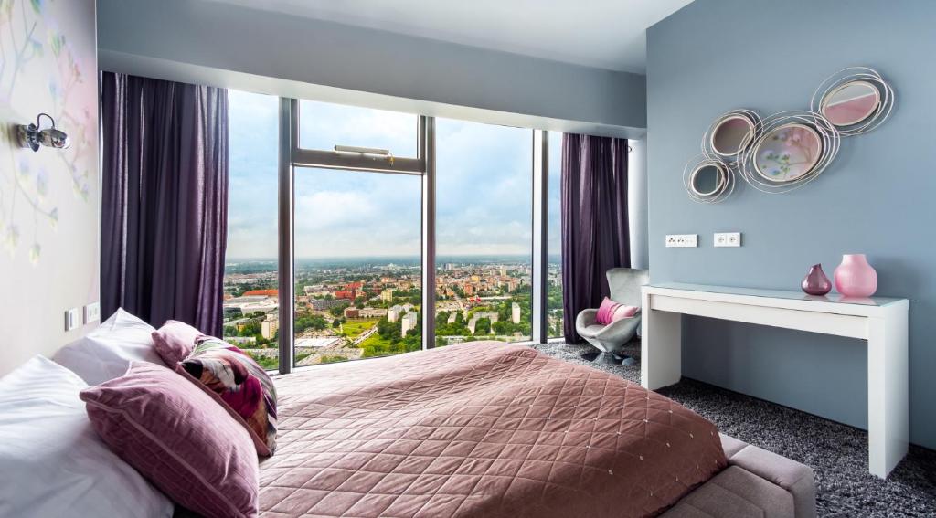 30th+ Floor Apartments in Sky Tower - 19