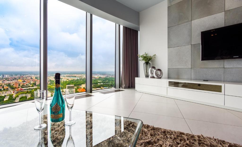 30th+ Floor Apartments in Sky Tower - 17