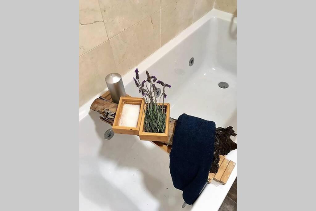 Jacuzzi Apartamento Chill out ground floor apartm +private garden+WIFI Almería Jacuzzi Apartamento Chill out ground floor apartm +private garden+WIFI Almería