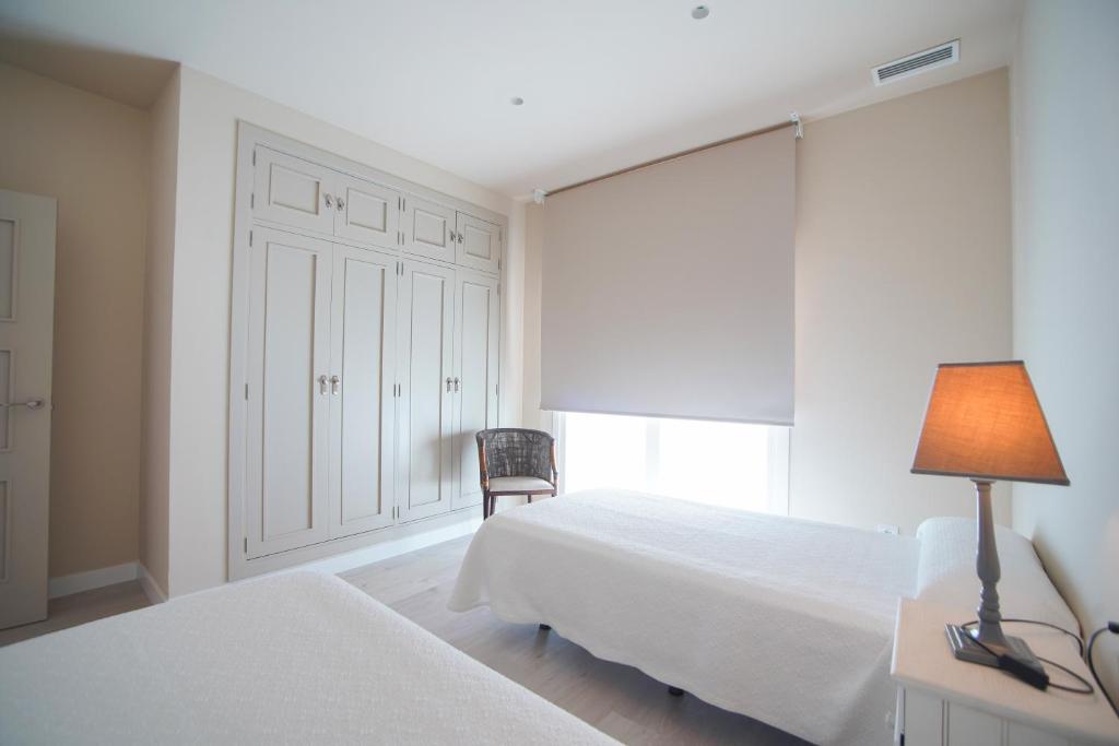 Posteľ alebo postele v izbe v ubytovaní Casa Palacio Cádiz by Luxury Suites Cadiz