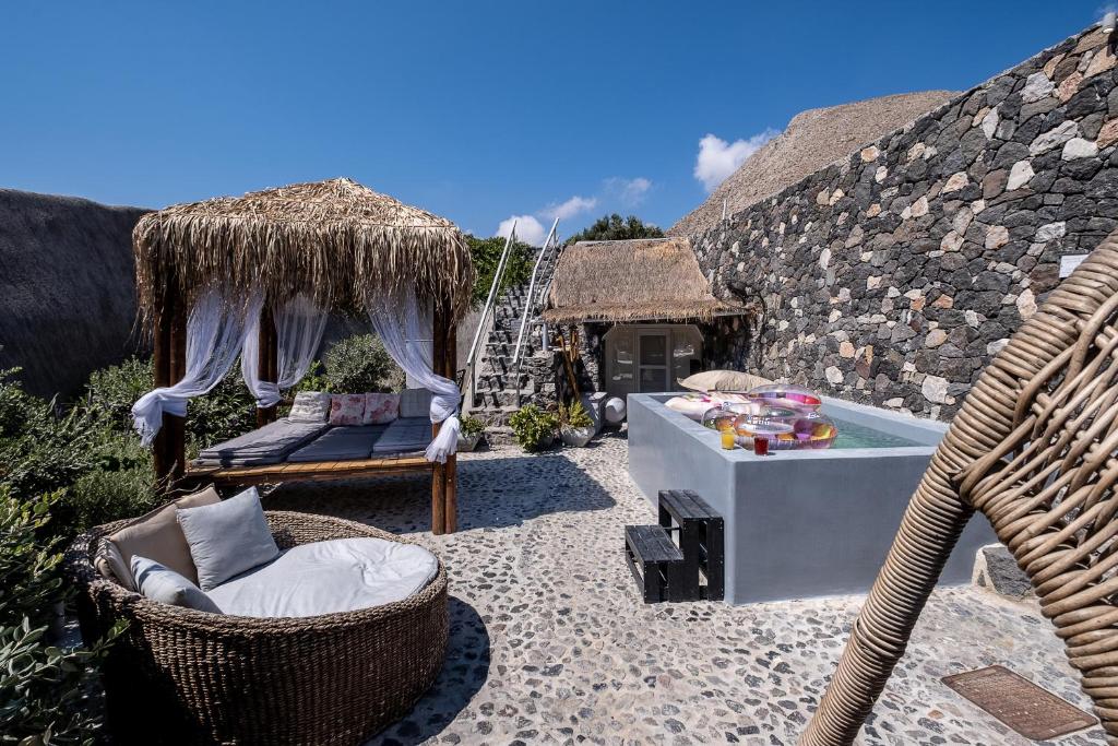 Зображення з фотогалереї помешкання ROCK VILLAS COMPLEX - Private Luxe Top Retreat - Castle and Sea View у місті Emporio