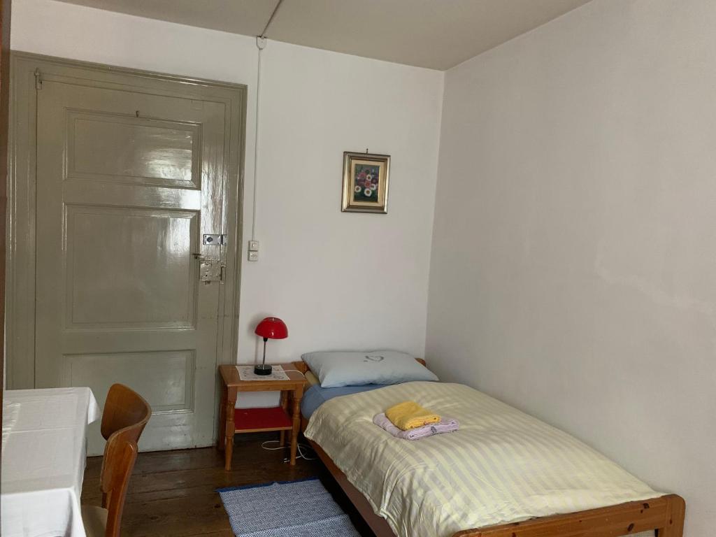 Postel nebo postele na pokoji v ubytování Albergo Calancasca Ristorante Jaipur