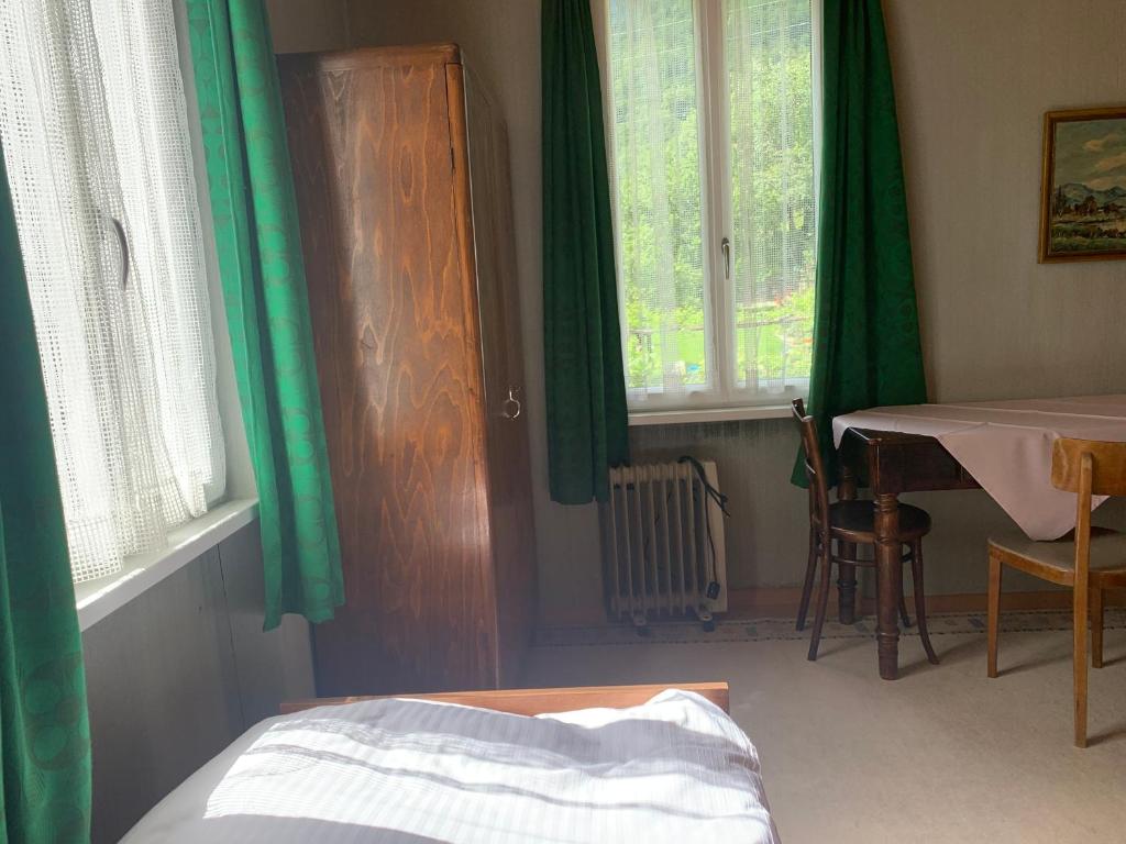 Postel nebo postele na pokoji v ubytování Albergo Calancasca Ristorante Jaipur