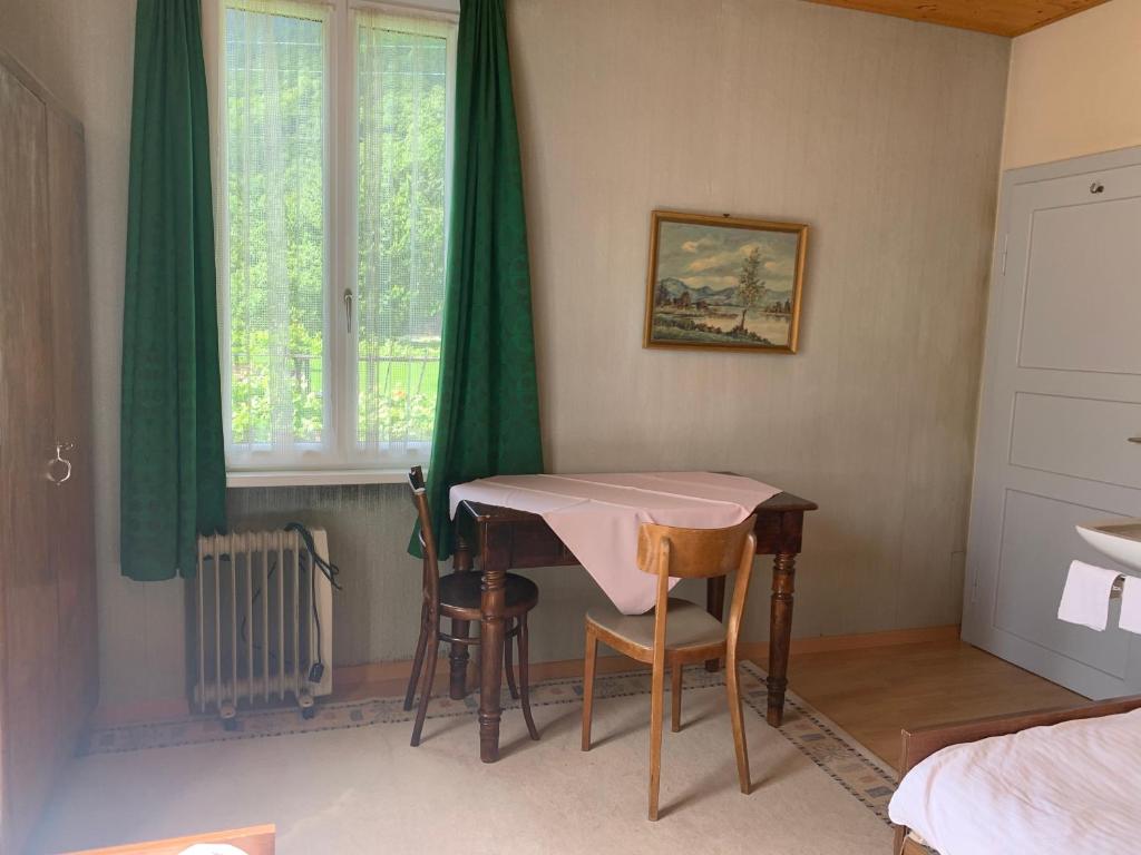 Postel nebo postele na pokoji v ubytování Albergo Calancasca Ristorante Jaipur