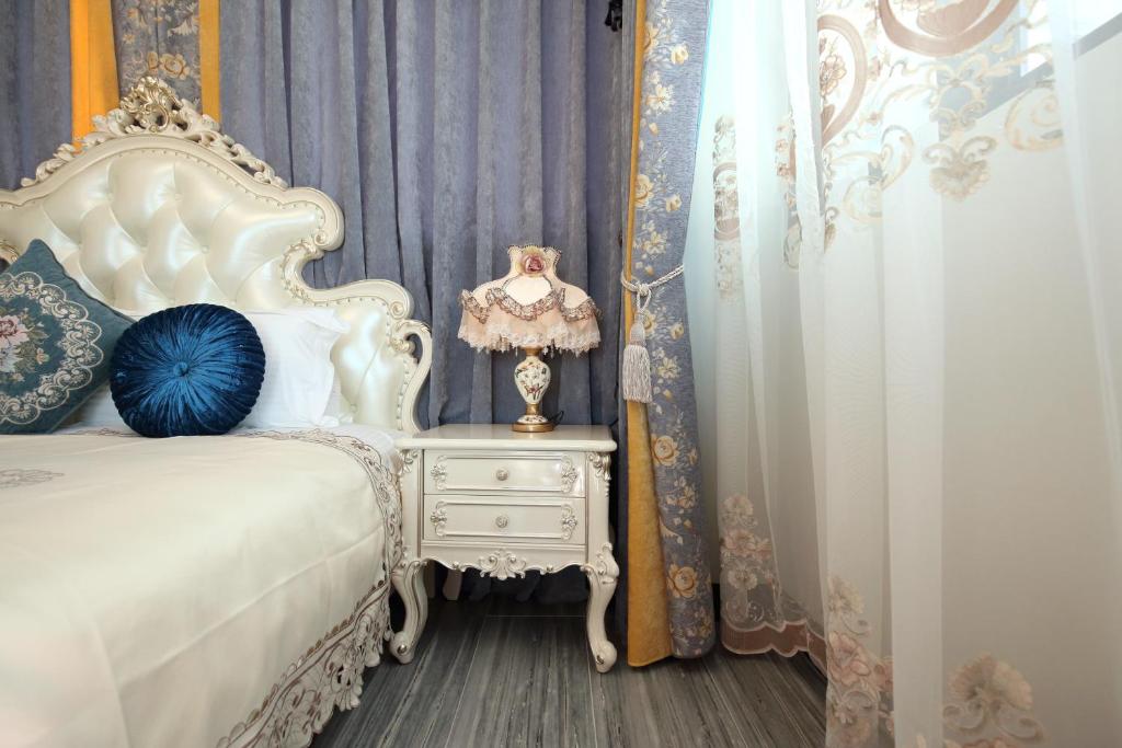 Postel nebo postele na pokoji v ubytování Min Le Yuan B&B-include long stay