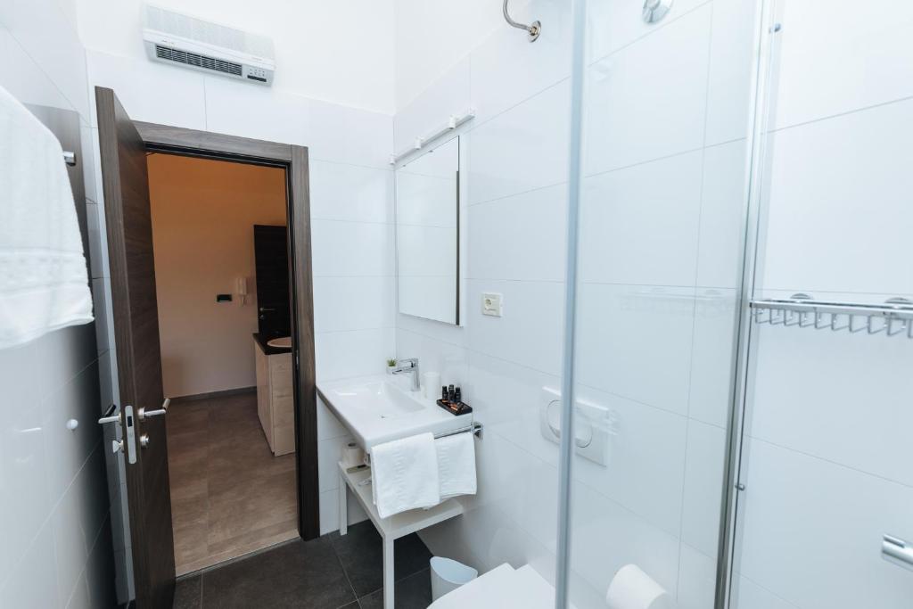 City harbour deluxe suites - 14