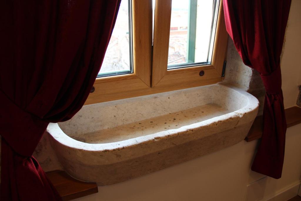 Oblivion Luxury Rooms - 10