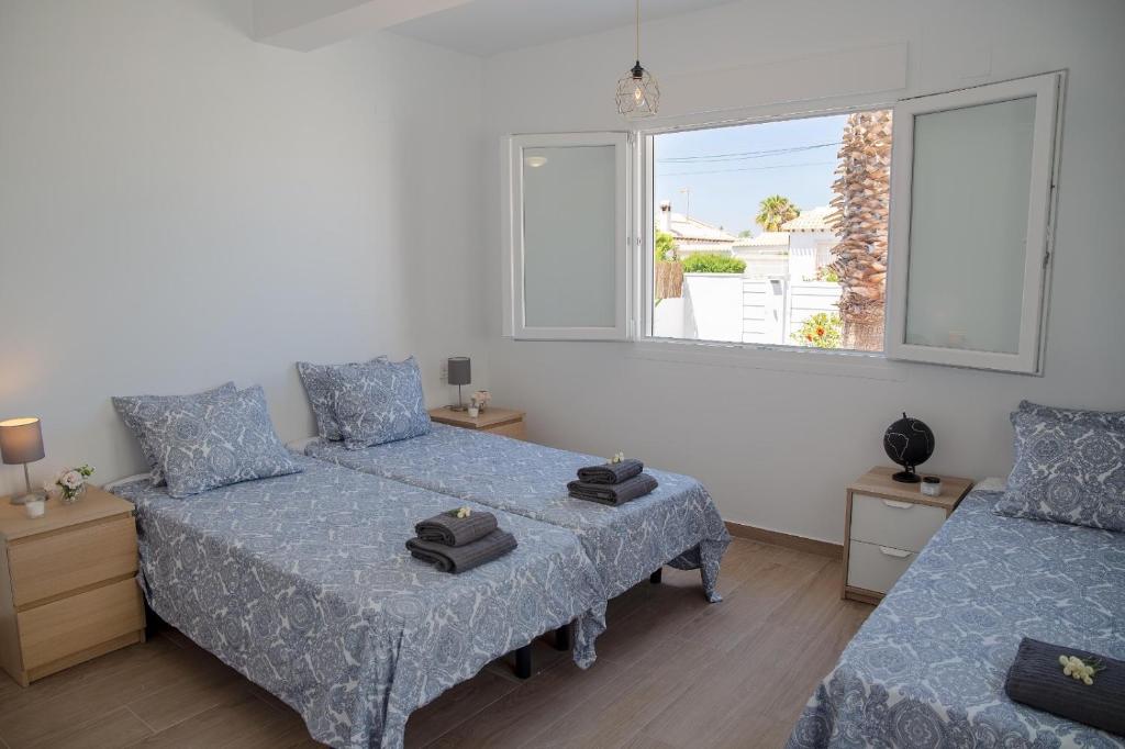 Katil atau katil-katil dalam bilik di Beach Villa Playa Flamenca